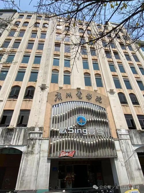 异界电影院：解锁跨次元观影体验，探索异世界沉浸式剧场与幻境影院
