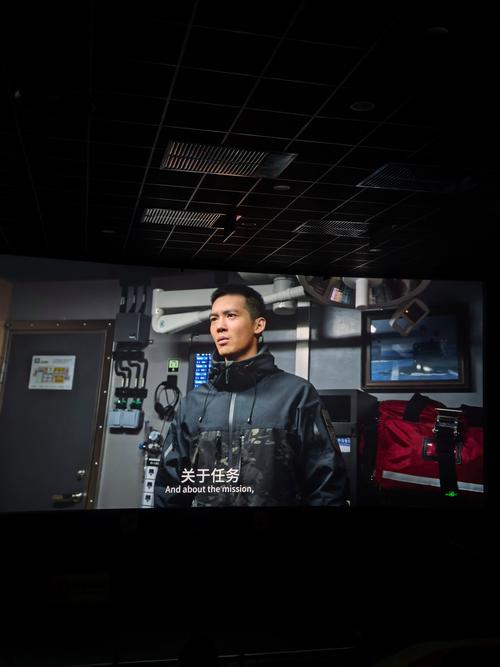 女同学一边亲一边摸一边摸下边的相关介绍