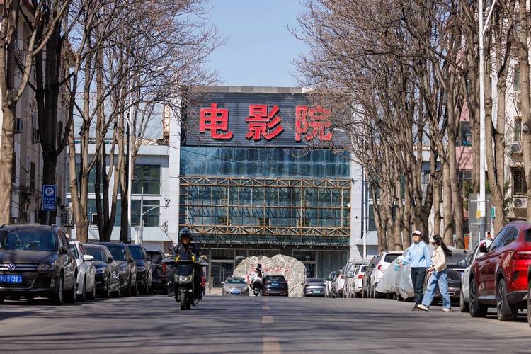 亚洲国产黑丝av的相关介绍