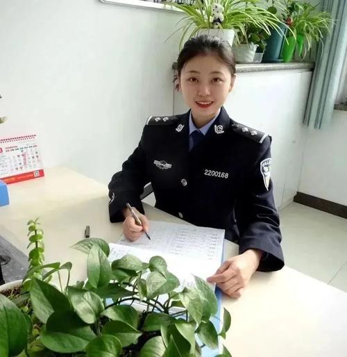 一边做一边亲一边摸的相关介绍