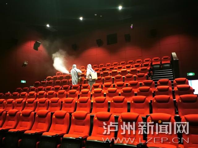 《一边亲一边摸》的相关介绍