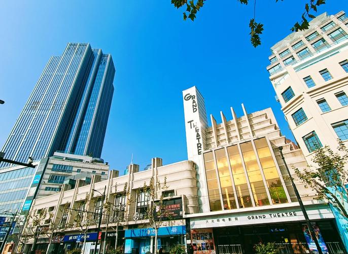 国产清纯精品推荐：高颜值少女风穿搭指南，简约甜美日常搭配技巧