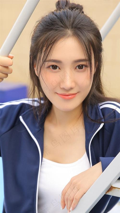 一边亲一边舔的相关介绍