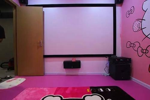 影院放映机选购指南：从亮度参数到维护成本，3个长尾关键词帮你避坑