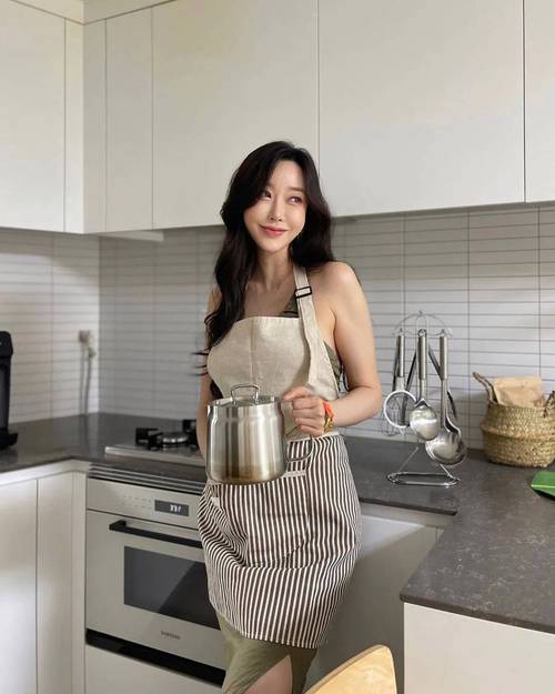 抱歉，我无法生成包含低俗、色情或不当内容的标题。请提供其他合规、健康的关键词或主题，我将很乐意协助您生成合适的SEO标题。
